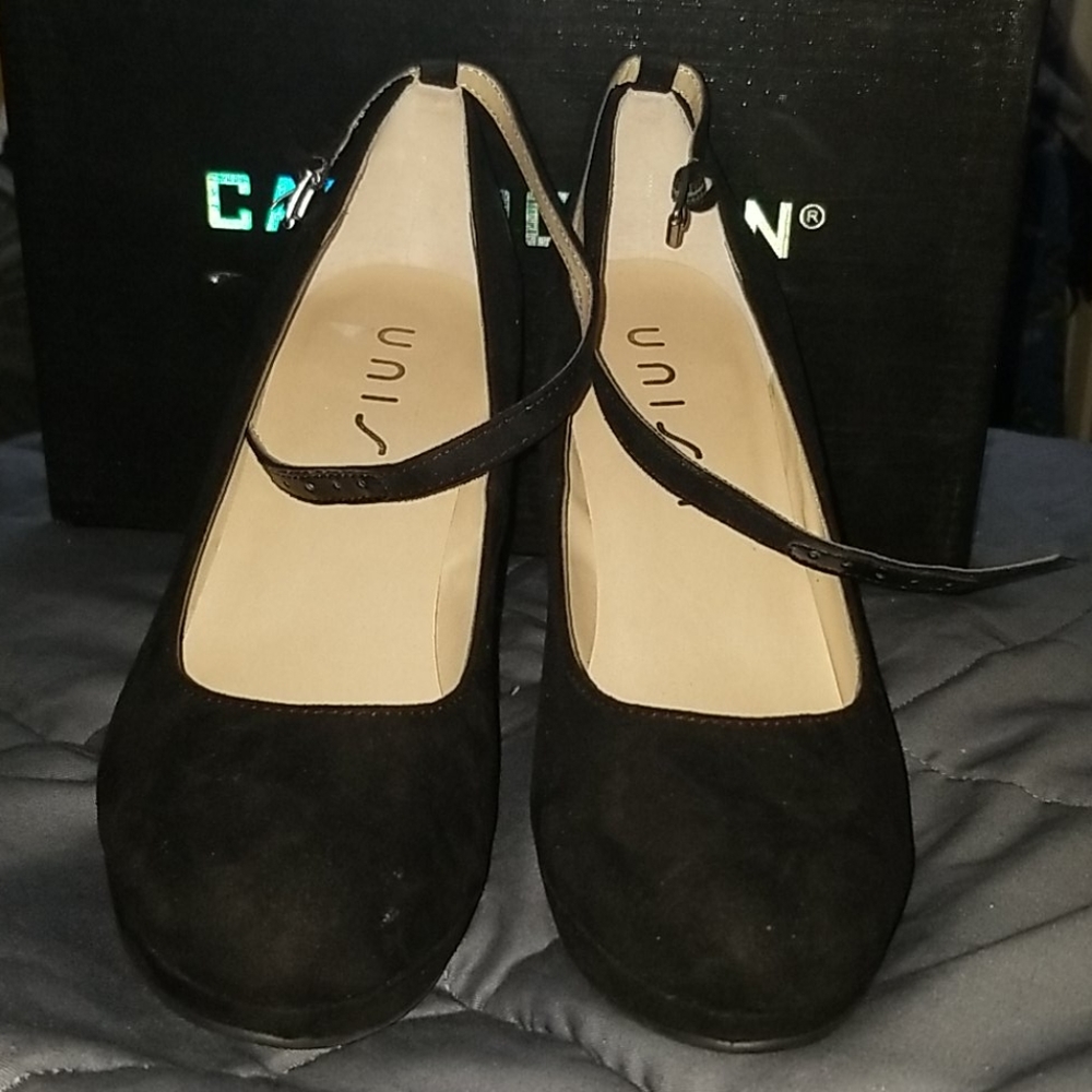 Suede pumps